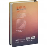 Bíblia Dia e Noite – 365 dias e noites com a Palavra - Capa Salmo 1:2